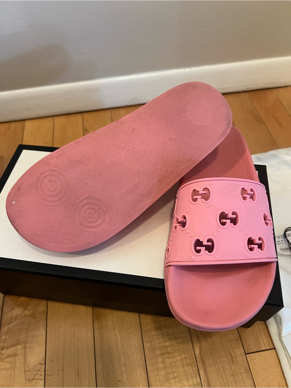 Gucci Pink Logo Cutout Rubber Slides - Picture 3 of 5